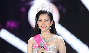 Hoa hậu Tiểu Vy mua áo thun 165 nghìn đồng làm quà cho bố