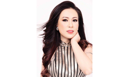Hoa hậu Kristine Thảo Lâm đẹp như Nữ hoàng tuyết trắng trong trang phục NTK Châu Phạm