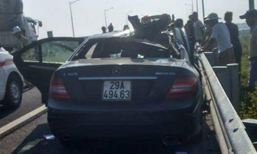 Tai nạn kinh hoàng trên cao tốc Hà Nội - Hải Phòng, 2 người trên ô tô Mercedes tử vong