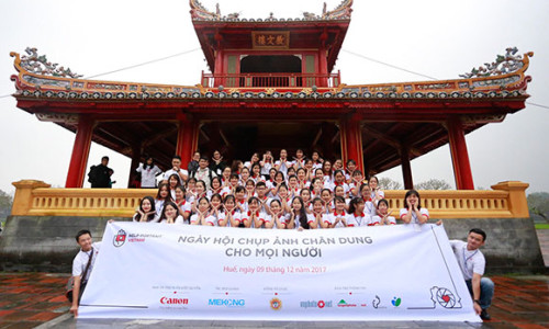 1.200 bạn trẻ trên 15 tỉnh thành hào hứng tham gia sự kiện ‘Help-Portrait Việt Nam 2017’
