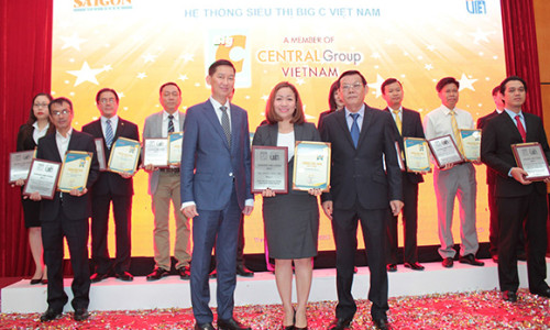 Big C cùng lúc đạt 2 giải thưởng uy tín: “Thương Hiệu Việt được yêu thích nhất năm 2017” và “Thương hiệu Vàng”