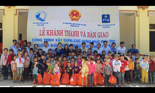 Quỹ từ thiện PNJ tài trợ gần 600 triệu đồng cho trường Xuân Sơn - Phú Thọ