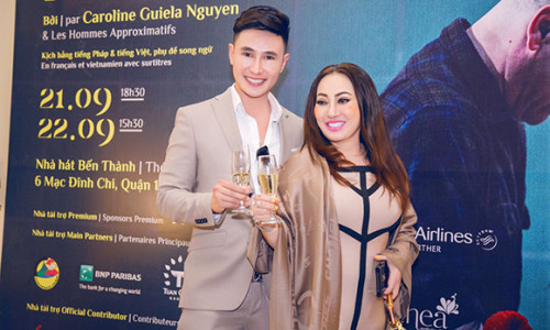 Hoa hậu Lee Lee Nguyễn được trai đẹp “lạ” tháp tùng nâng rượu cùng lãng sự quán Pháp