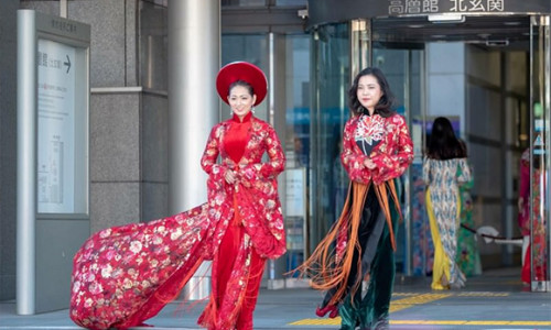 Okada Hạnh thể hiện tốt vai trò Hoa hậu Thân thiện trong sự kiện ngoại giao