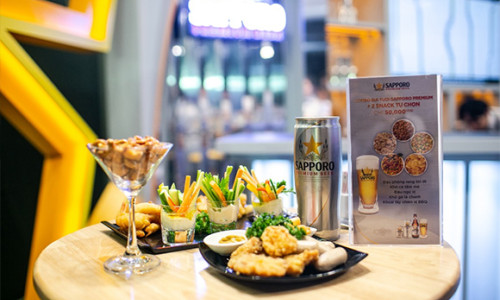 Trải nghiệm combo 1 ly bia tươi và 2 loại snack với giá 50.000 đồng tại Sapporo Premium Bar đầu tiên tại Landmark 81