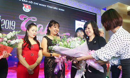 Lần đầu tiên, vương miện 1,5 tỷ đồng của CEO Hồ Thanh Hương được chế tác từ ngọc trai đen cho cuộc thi sắc đẹp