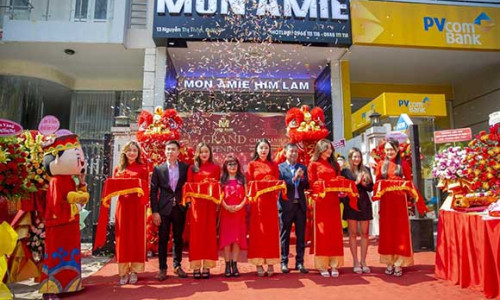 10/2022, Mon Amie kỉ niệm 11 năm thành lập, đánh dấu cộc mốc quan trọng trong hành trình phát triển của thương hiệu Suit & đồng phục cao cấp số 1 tại TP.HCM