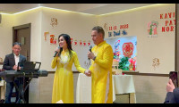Bất ngờ với hình ảnh Trầu Cau và Áo dài Việt trong lễ đính hôn của Kavie Trần giữa New York.