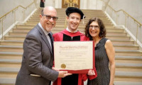 Cuối cùng thì ông chủ Facebook cũng nhận bằng tốt nghiệp Harvard sau 12 năm... bỏ học
