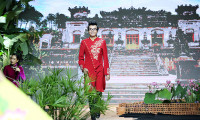 Á vương Ký Quốc Đạt lịch lãm trong BST thời trang áo dài của NTK Tommy Nguyễn