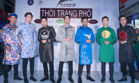Dàn mẫu Việt khoe sắc trong tà áo dài Doãng Huy trên phố đi bộ