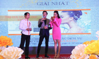 Diễn viên Đoàn Thanh Tài và Hoa hậu Kiều Ngân cùng làm MC trao giải thưởng “khủng” cho Ngân Khánh.