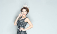 Hoa hậu doanh nhân Nhàn Trần diện dạ hội lộng lẫy khoe đường cong tuyệt mỹ.
