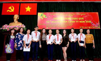 Hoa hậu Bình Tô trao học bổng hiếu học cho Học sinh trường Tô Ký, TP. Hồ Chí Minh.
