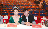 Hoa hậu Lý Kim Ngân khoe vẻ đẹp bừng sáng khi trao giải cho thí sinh mặc dạ hội đẹp nhất