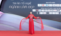 NTK Tommy Nguyễn thổi hồn vào áo dài, giúp Hoa hậu Lý Kim Ngân đẹp thuần Việt