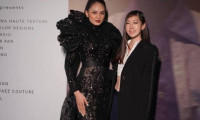 Người mẫu Huỳnh Kim Anh hội ngộ NTK Natacha Van tại Campuchia